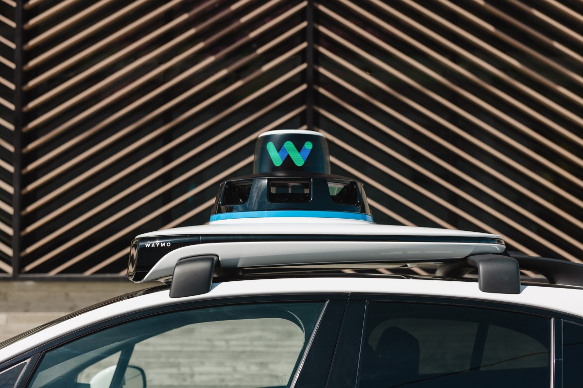 آزمایش دستیار هوش مصنوعی داخل خودرو با قدرت Gemini توسط Waymo