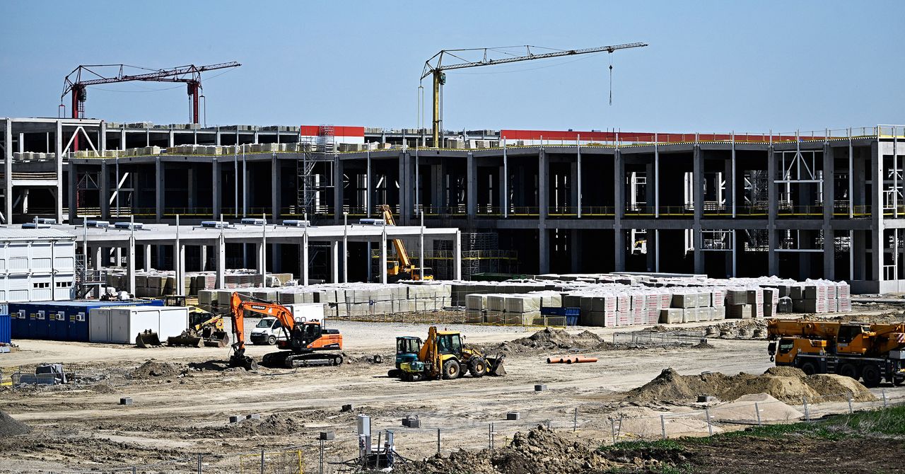 سرمایه‌گذاری‌های کلان شرکت‌های چینی در تولید انرژی پاک و چالش‌های اجتماعی و زیست‌محیطی آن