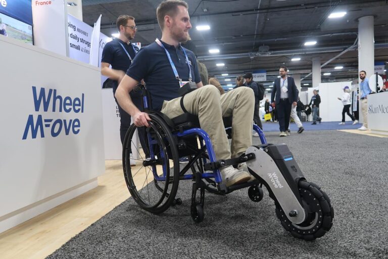 معرفی افزونه موتوردار WheelMove برای ارتقاء ویلچرهای دستی در CES ۲۰۲۶