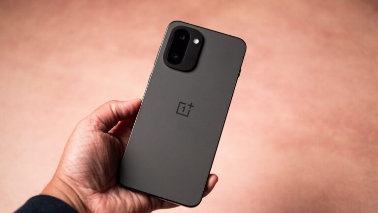 مقایسه گوشی‌های اقتصادی OnePlus ۱۵R و Google Pixel ۹a از نظر ویژگی‌ها و قیمت