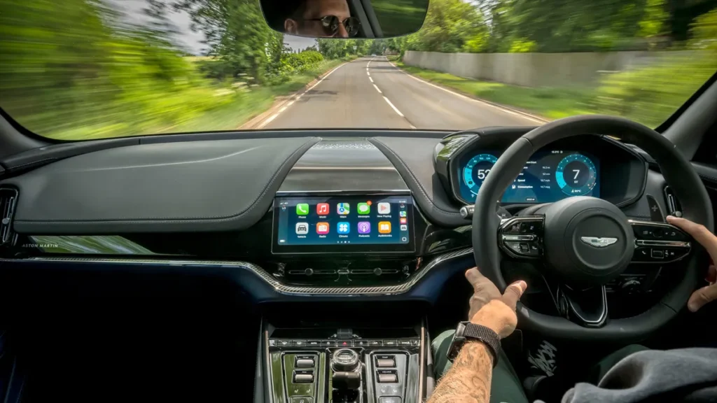 اپل پشتیبانی از برنامه‌های مکالمه صوتی در CarPlay را در iOS 16.4 معرفی کرد