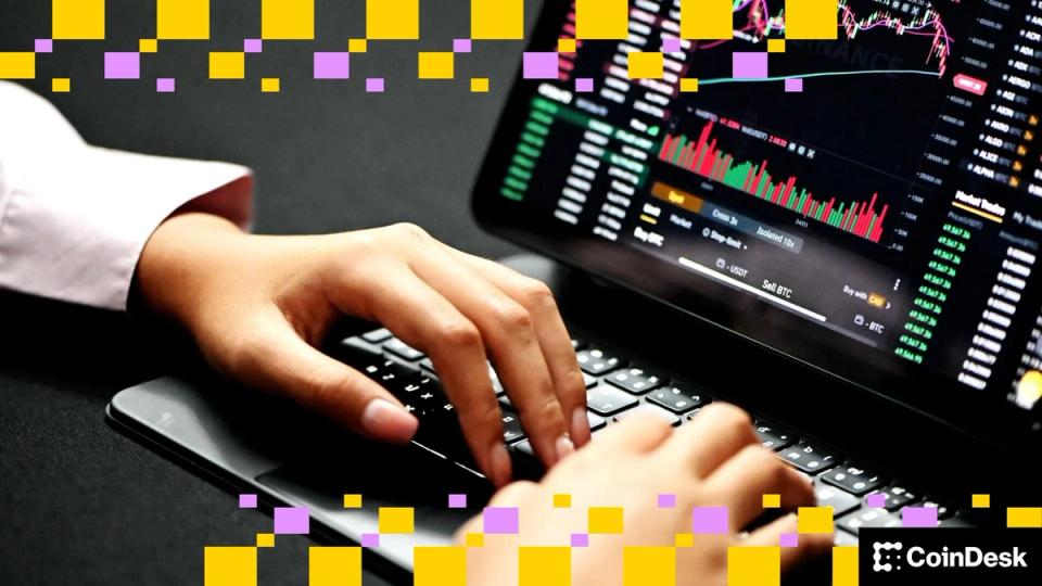 عملکرد بهتر XRP نسبت به بیت‌کوین و اتریوم در پی نشانه‌های خرید در سقوط اخیر
