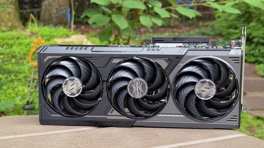 عرضه جهانی کارت گرافیک AMD Radeon RX 9070 GRE با قیمت 549 دلار