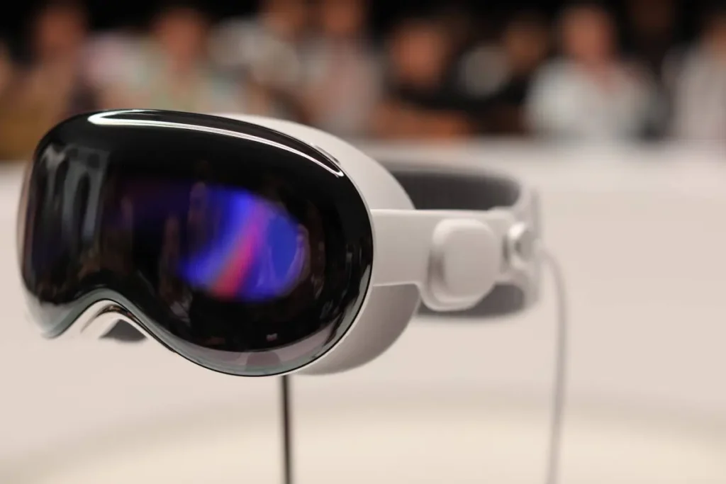 معاون اپل در پروژه Vision Pro به تیم سخت‌افزاری OpenAI می‌پیوندد