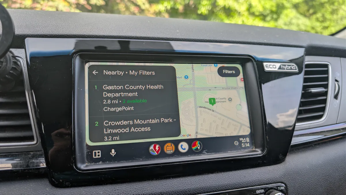 معرفی اپلیکیشن‌های ضروری برای استفاده بهینه از Android Auto در سفرهای آینده
