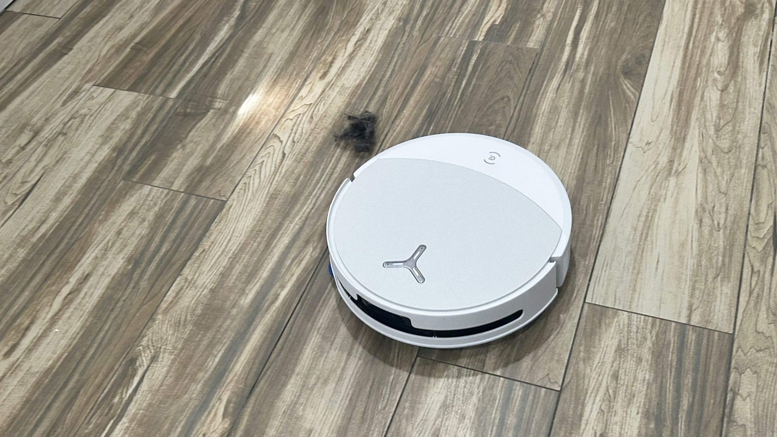 بررسی عملکرد ربات جاروبرقی Ecovacs Deebot T90 Pro Omni در محیط خانگی