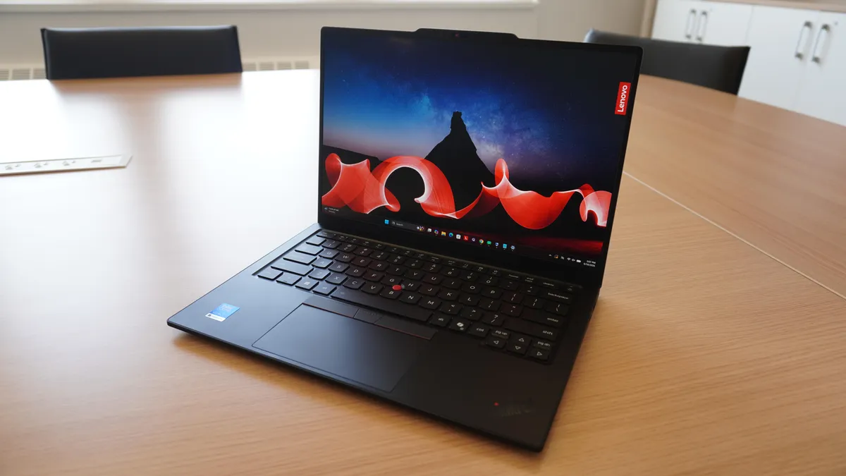 لنوو از نسل چهاردهم لپ‌تاپ ThinkPad X1 Carbon Aura Edition با مادربورد دوطرفه رونمایی کرد