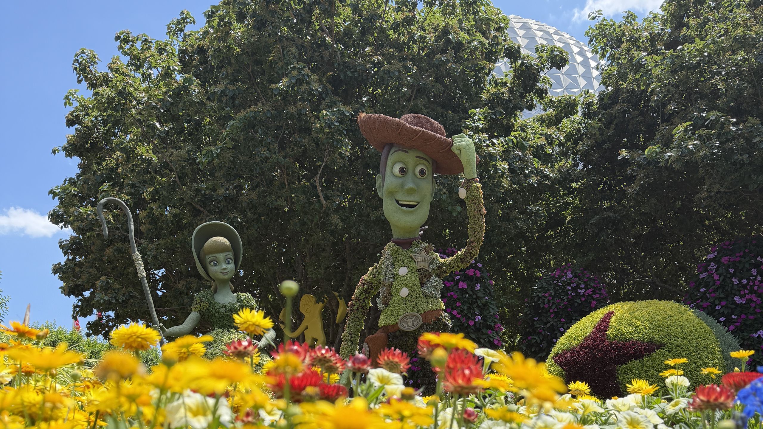 مهندسی هشت ماهه مجسمه‌های زنده جشنواره گل و باغ دیزنی EPCOT