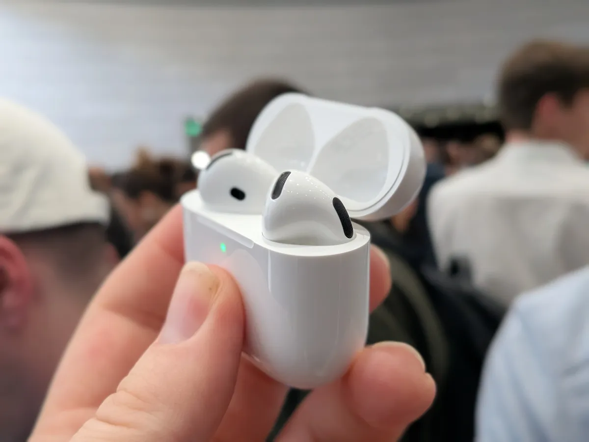 نمایش قابلیت‌های جدید سیری در نسخه آزمایشی macOS Tahoe با پشتیبانی از ایرپاد